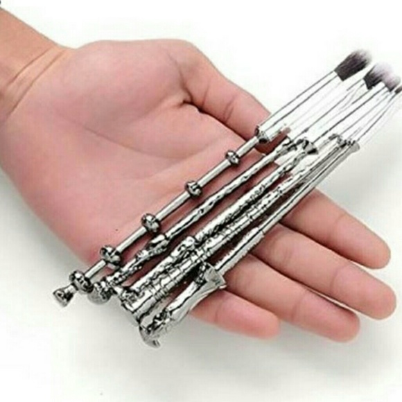 🍃🌞🌻HARRY POTTER MAKEUP BRUSHES🌻🌞🍃 - Picture 3 of 8