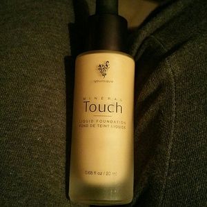 Younique Mineral Touch Liquid Foundation