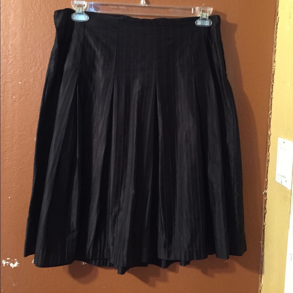 pleated skirt