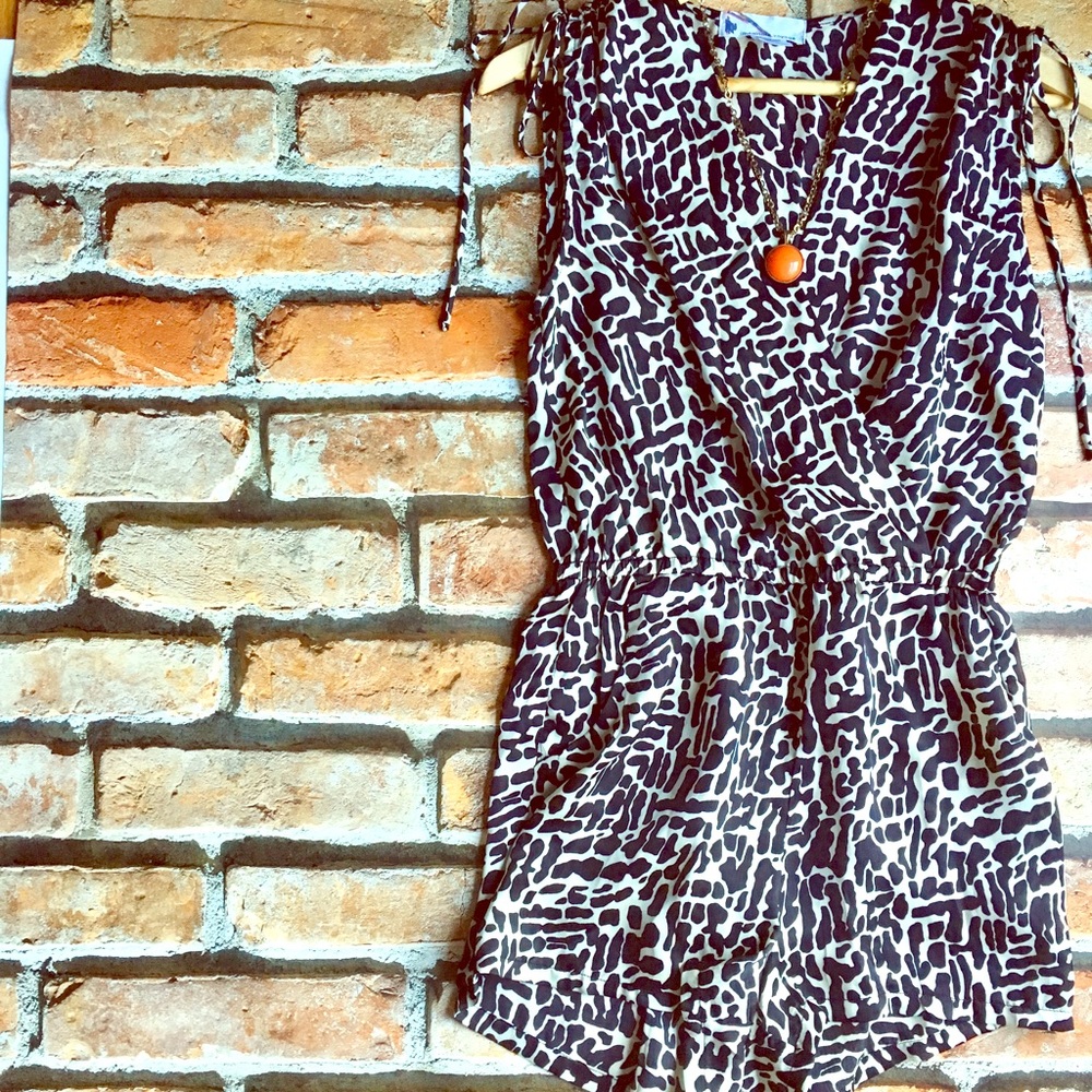 weekend chic romper XS, S