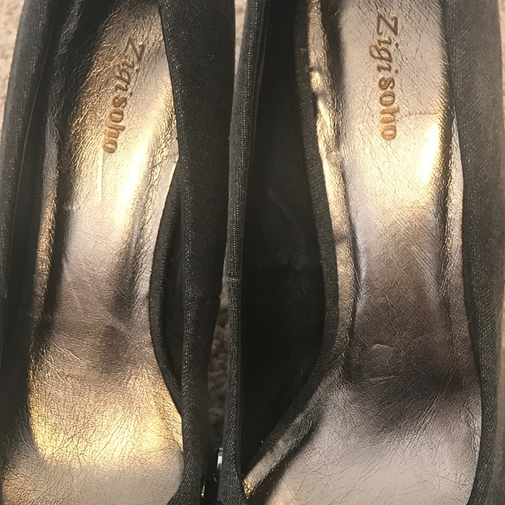 Heels - Picture 3 of 3