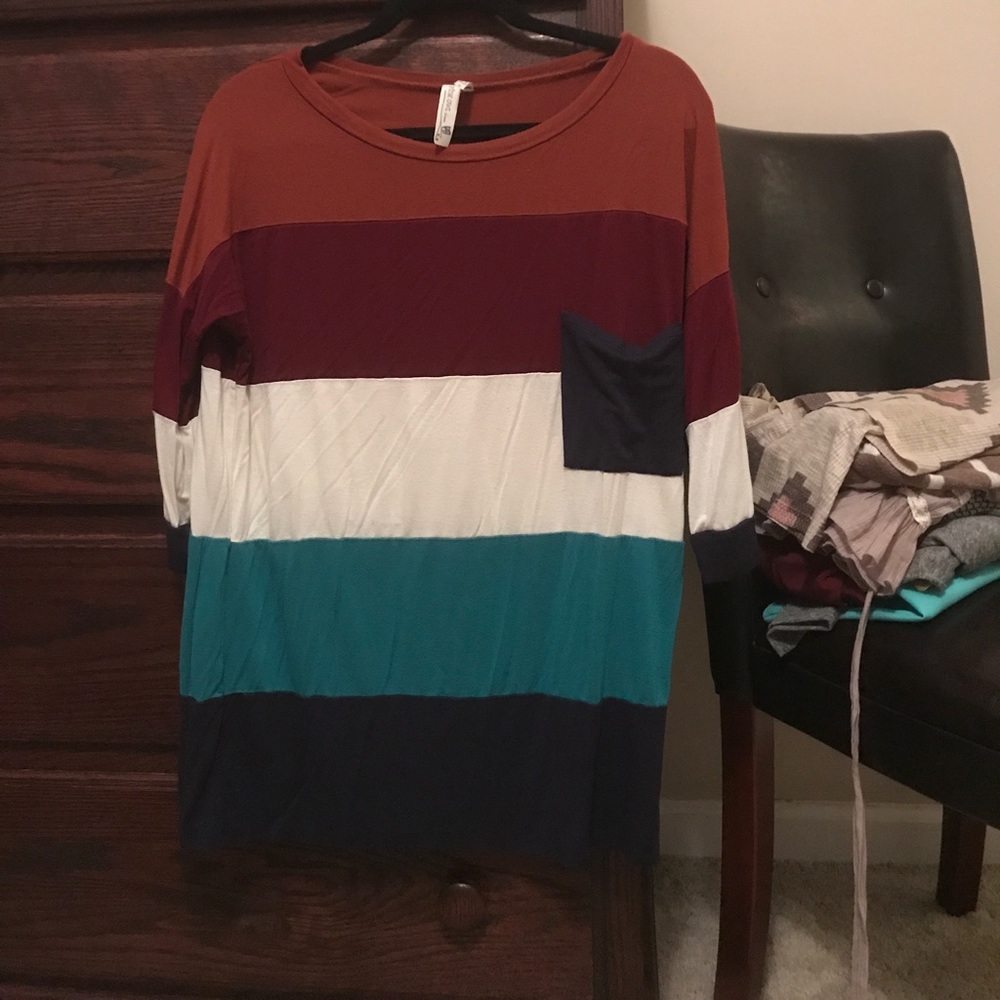 Small boutique quarter sleeve tunic