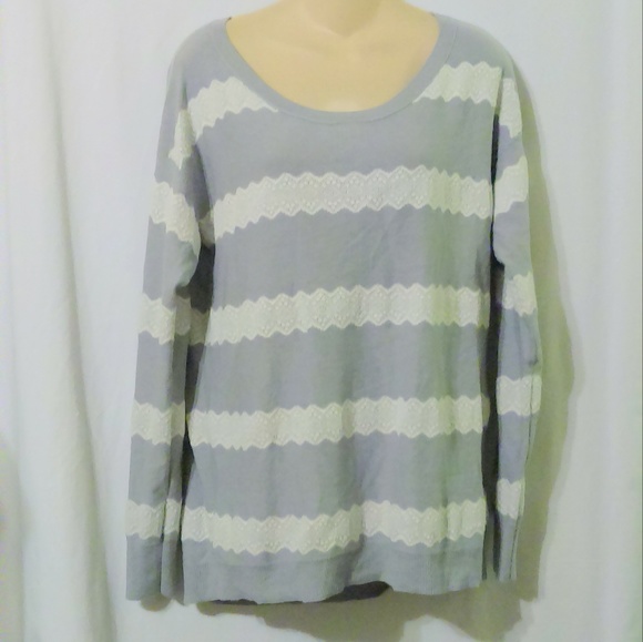 American Eagle Outfitters Gray Lace Print Sweater * - Picture 1 of 4