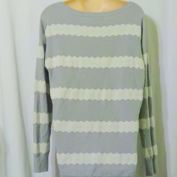 American Eagle Outfitters Gray Lace Print Sweater * - Picture 3 of 4