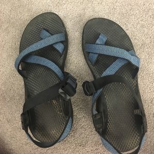 Women's blue patterned Chacos size 8
