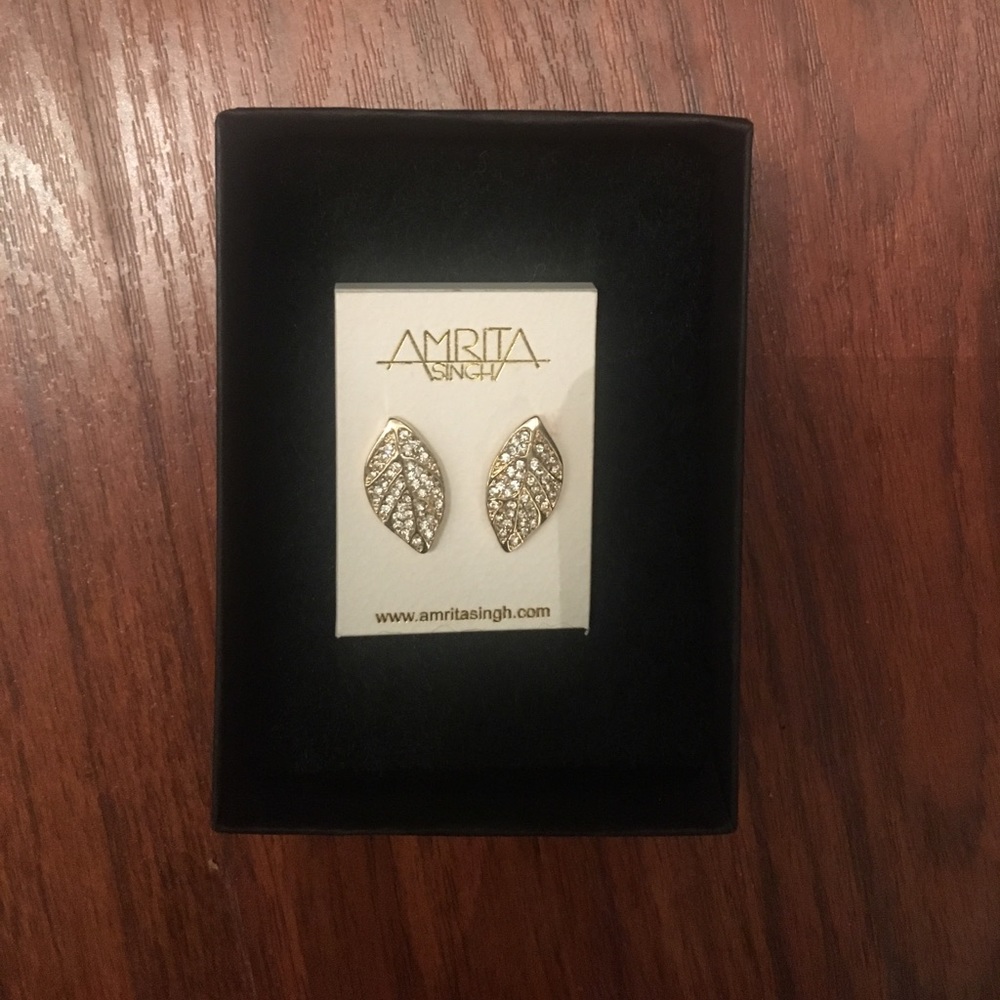 NEW Amrita Singh Gold Plated Leaf Earrings