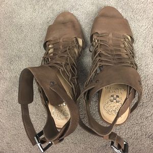 Vince camuto brown leather heeled sandal size 8
