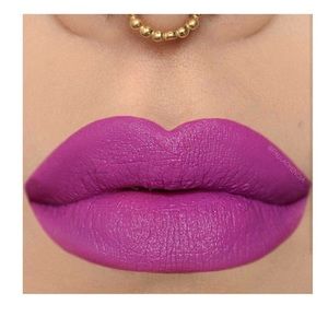 Magenta crush lippie