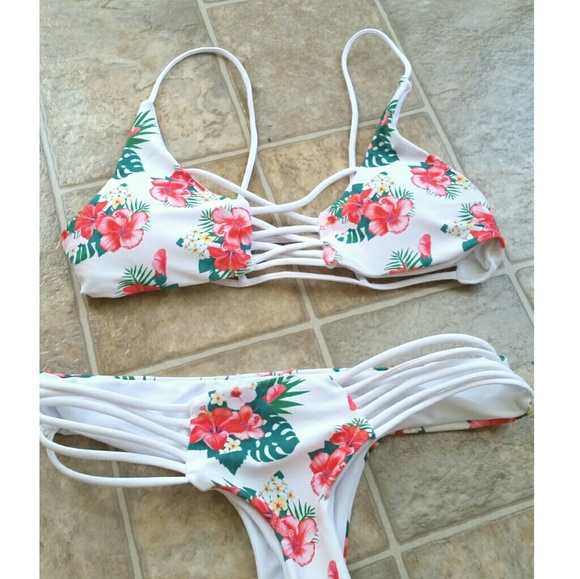 Other - HP🎉 Strapped Floral Cheeky Bikini Set
