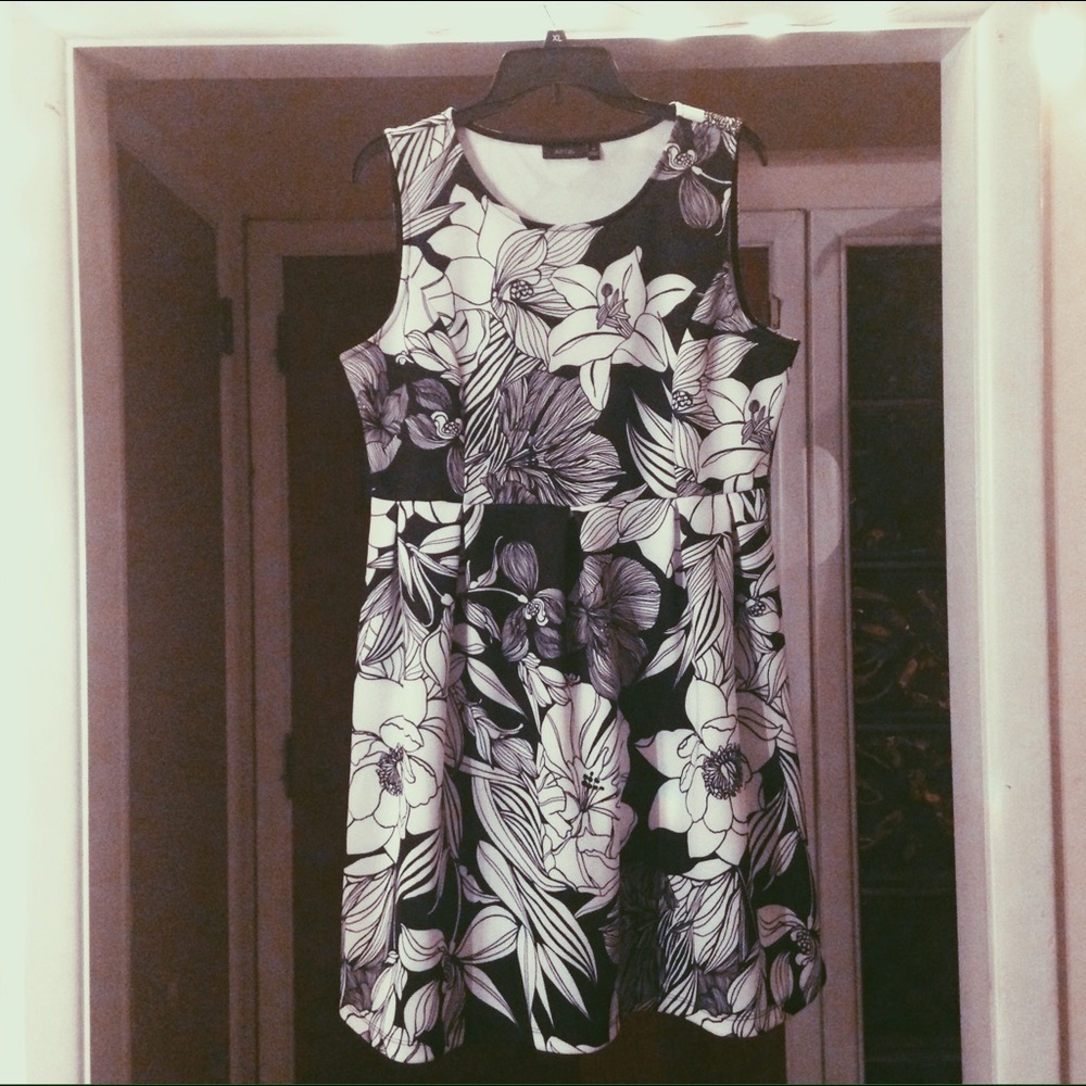Apt. 9 XL black and white Sleeveless Floral Dress
