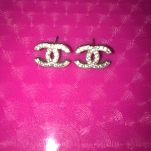 Women's earrings