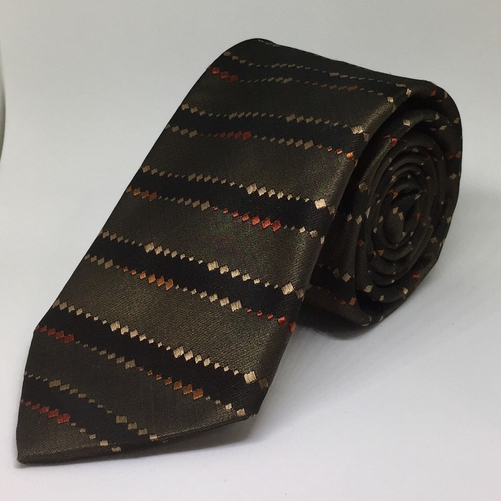 APT. 9 100% Silk Men's Dress Tie.