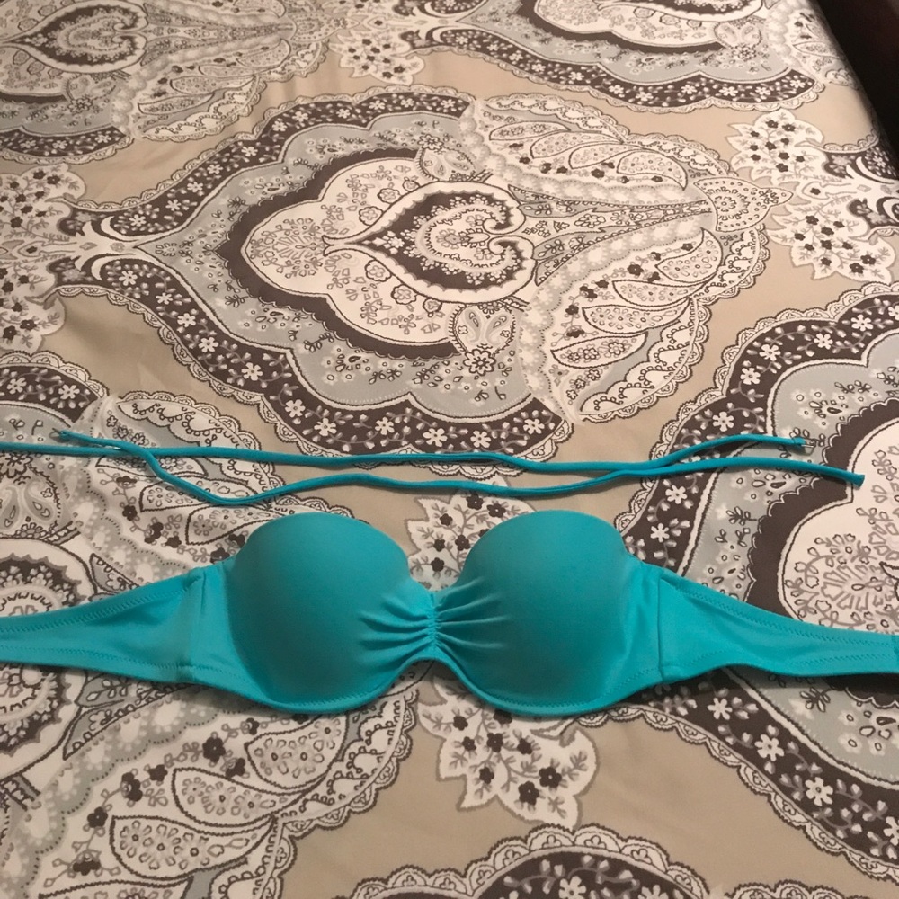 VS 32B swim top