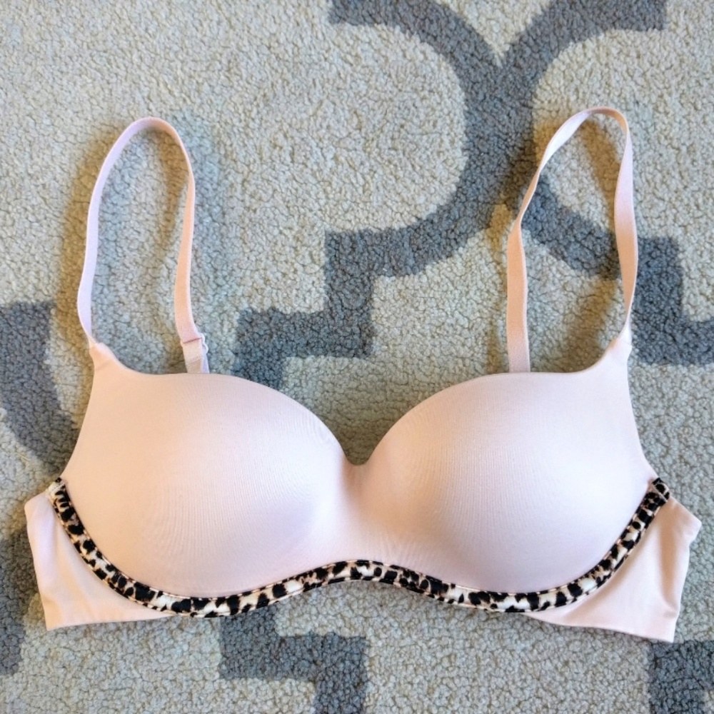 32B Victoria's Secret balconet bra