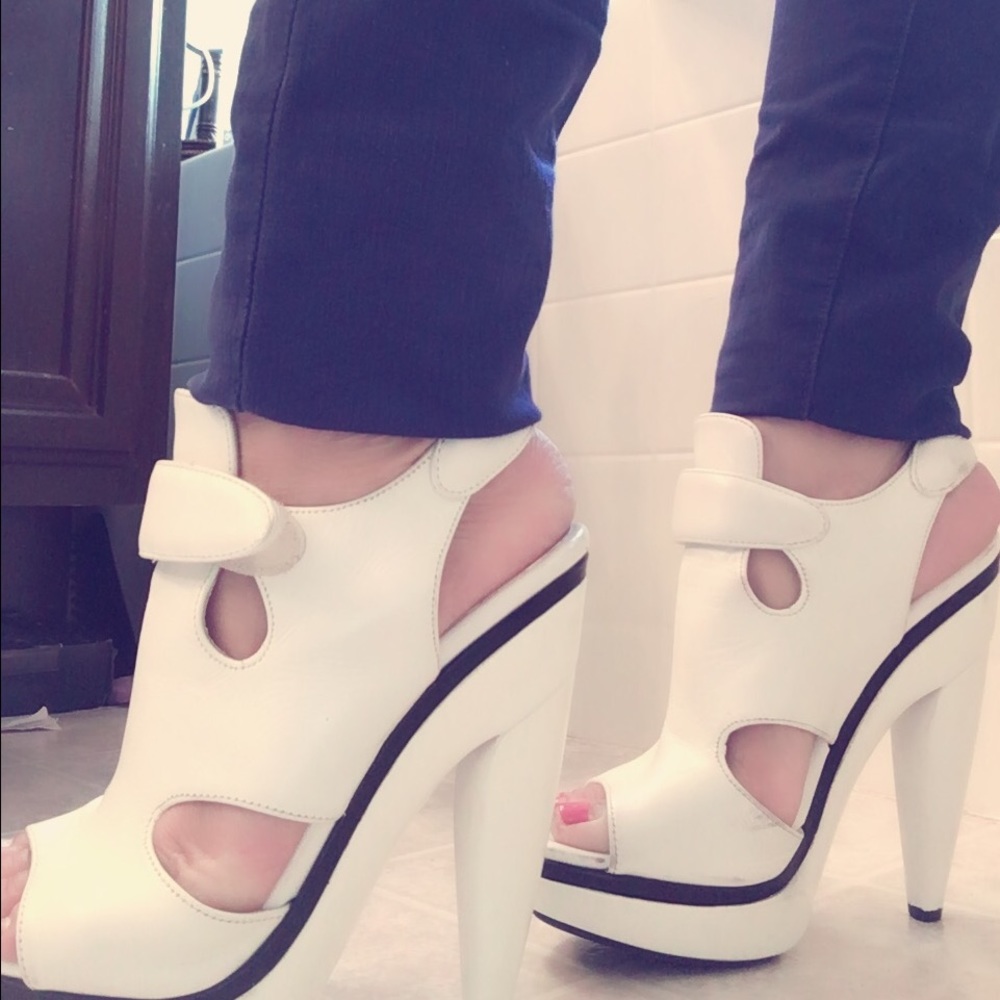 💯Authentic Balenciaga white heels - Picture 2 of 7
