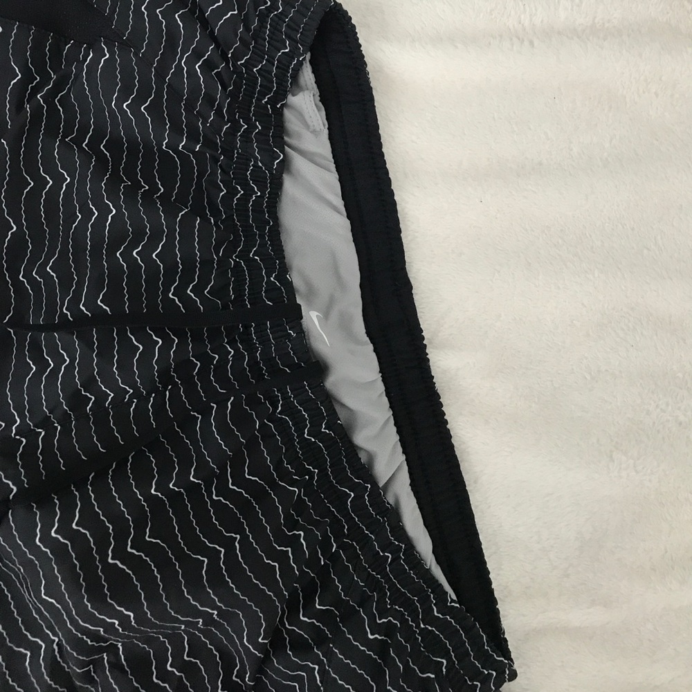 ✨✨Women's Nike Dri-Fit Running Shorts✨✨ - Picture 3 of 3