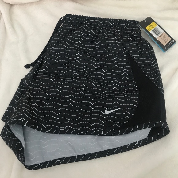 ✨✨Women's Nike Dri-Fit Running Shorts✨✨ - Picture 2 of 3
