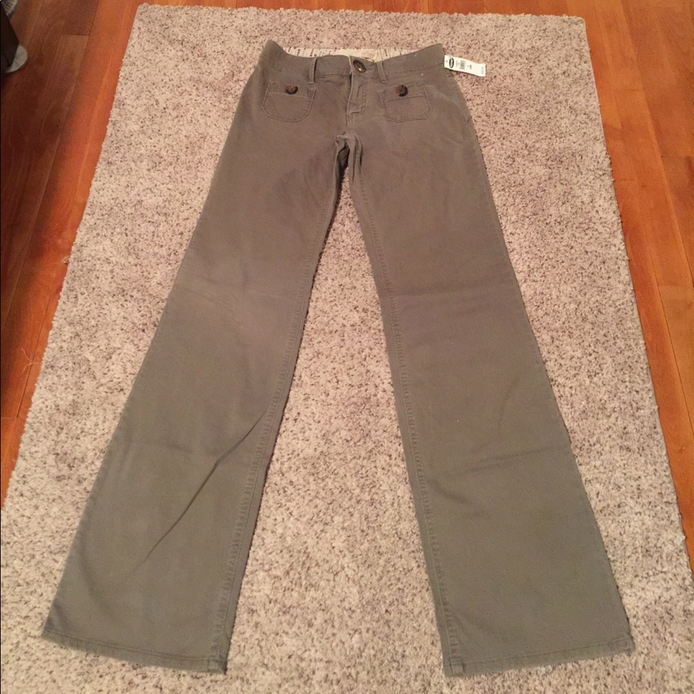 NWT- Army green khaki pant🌺