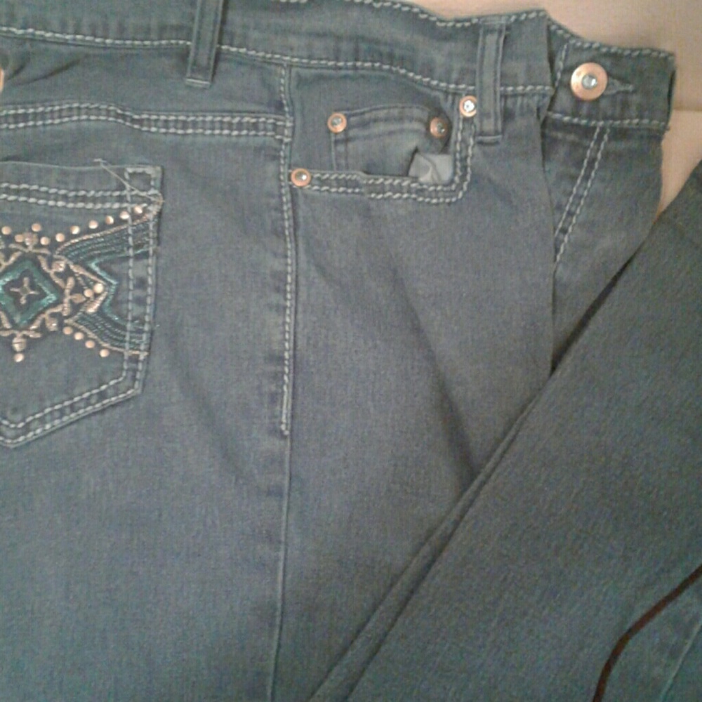 donating soon😃😃JEANS/TURQUOIS BUTTONS/NWOT😃😃