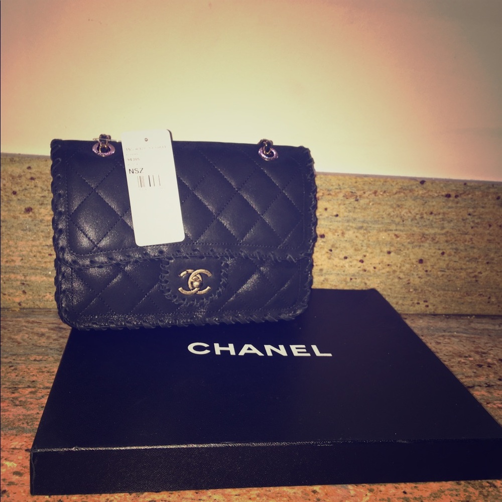 Channel flap bag