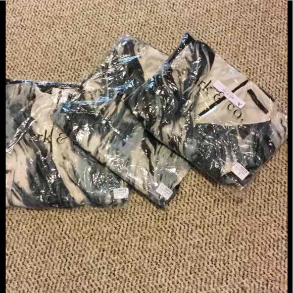 🆕Black, charcoal and cream flattering dress - Picture 4 of 4