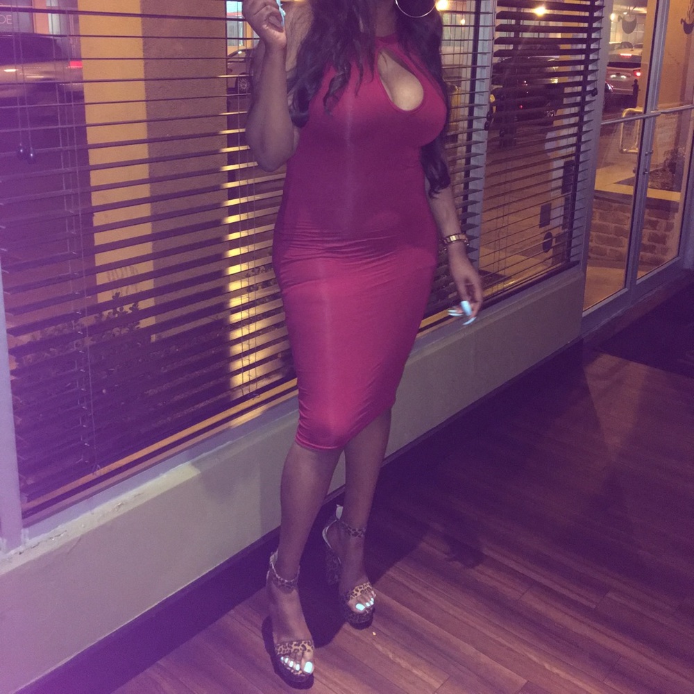 Red keyhole cutout BodyCon dress