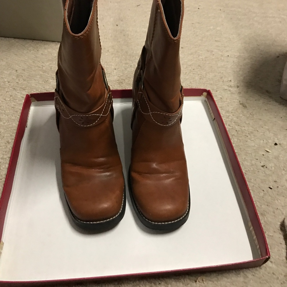 Boots - brown - 2.5" - size 7 - light wear