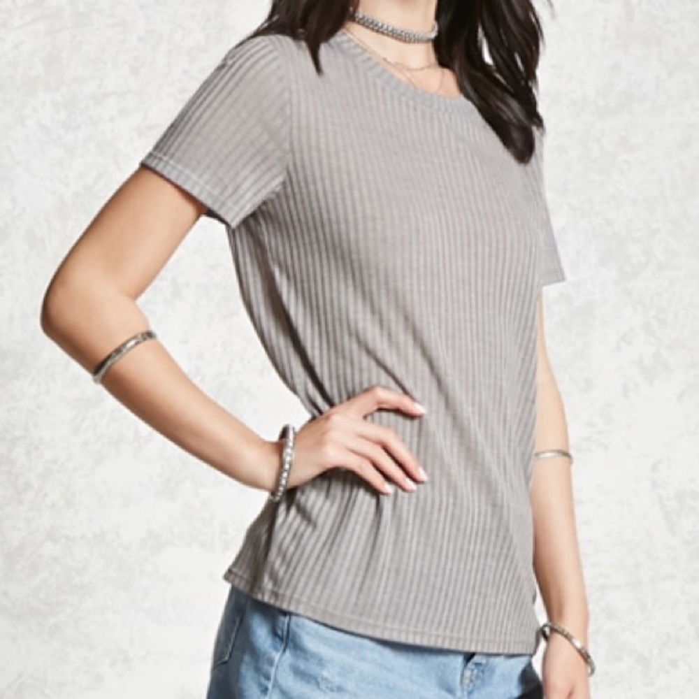 Forever21 Ribbed Knit Tee ☄️