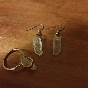 Beautiful crystal stone earring and ring set!