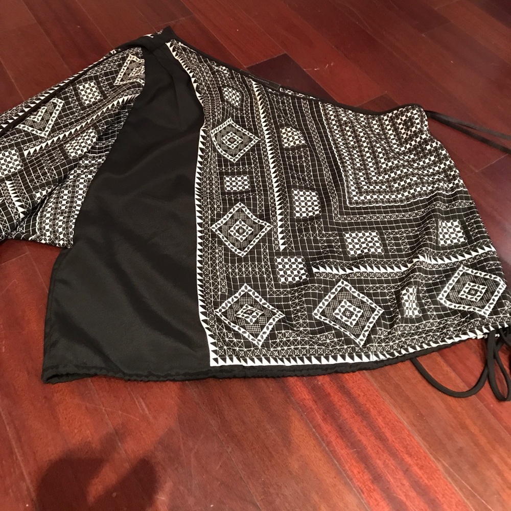 Black and white BCBG blouse