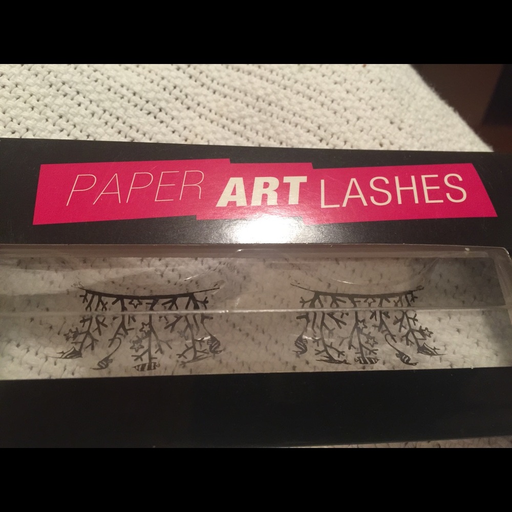 PAPER False Lashes Black Fish MERMAID