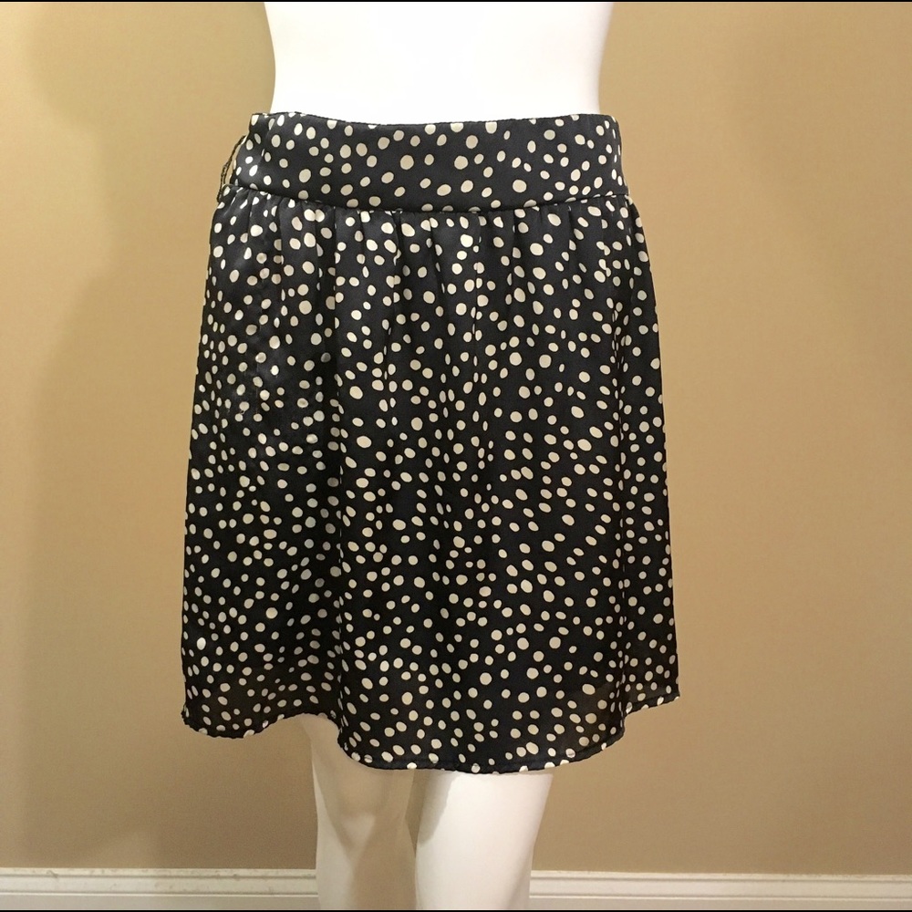Polka dot skirt black & white