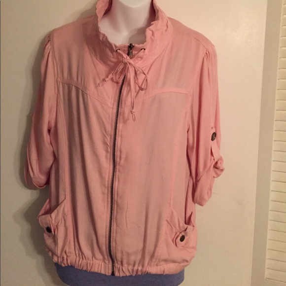 WET SEAL BEAUTIFUL SOFT SILK LIKE JACKET - Picture 2 of 5
