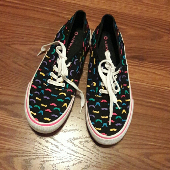 Airwalk Shoes - Closeout Sale  *** Airwalk Sneakers *** EUC