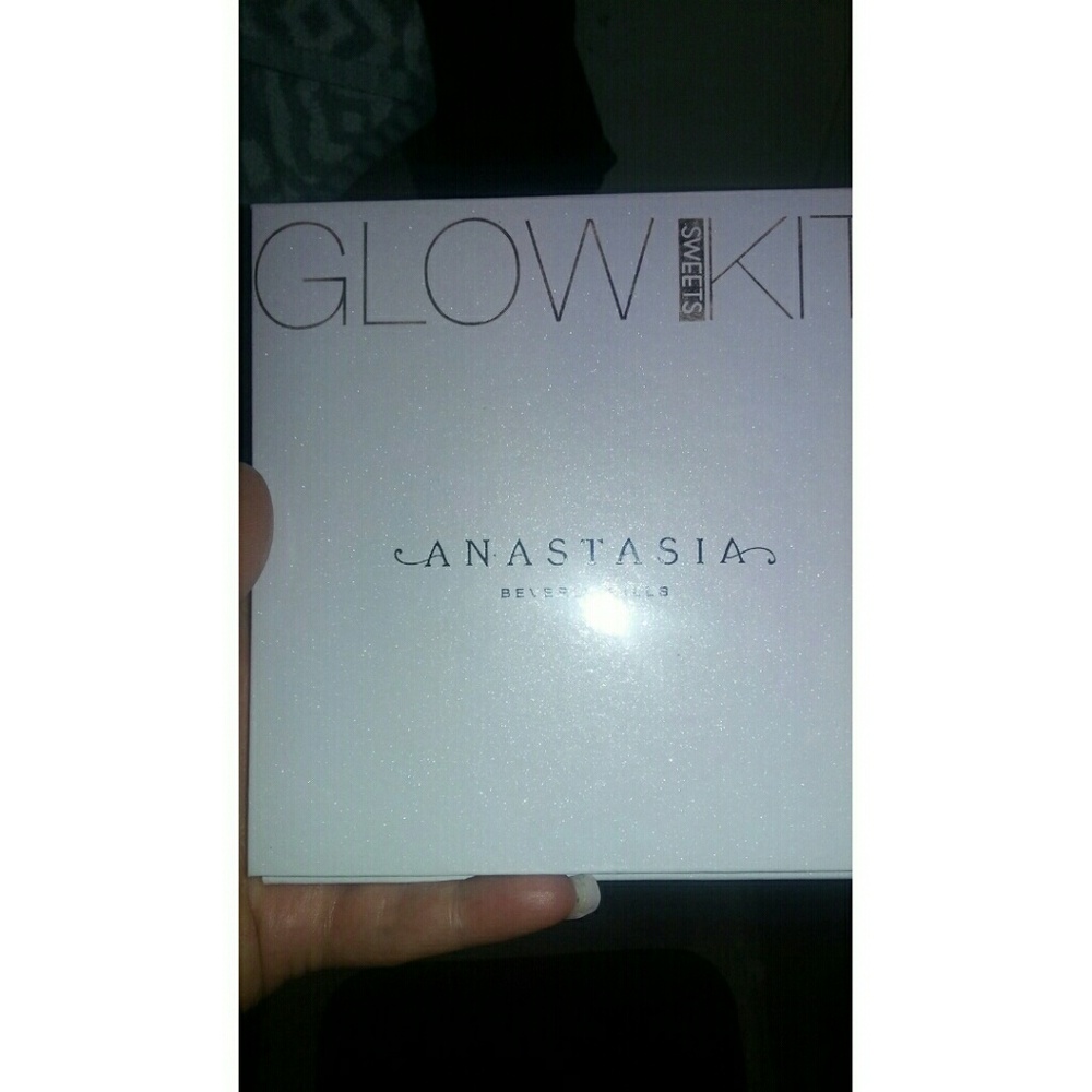 Anastasia beverly hills glow kit!! Sweets!