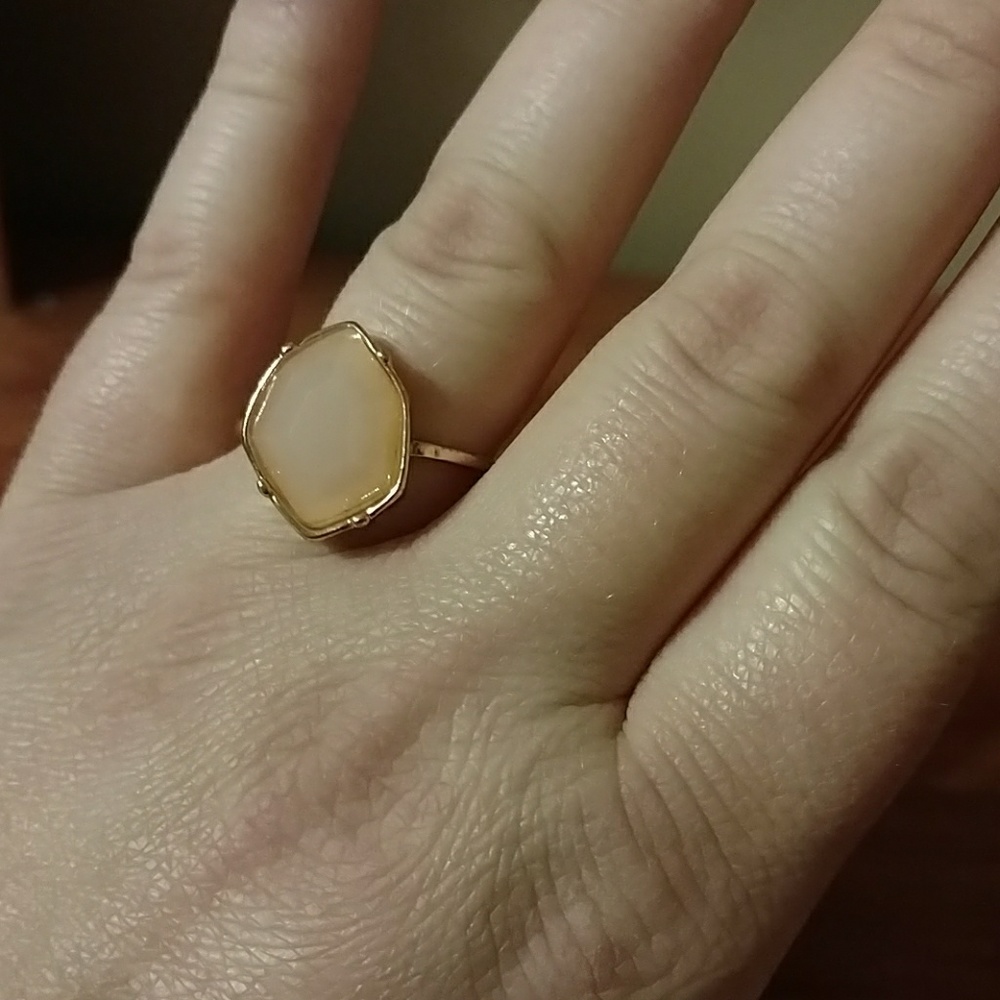 Beautiful blush pink stone ring ??