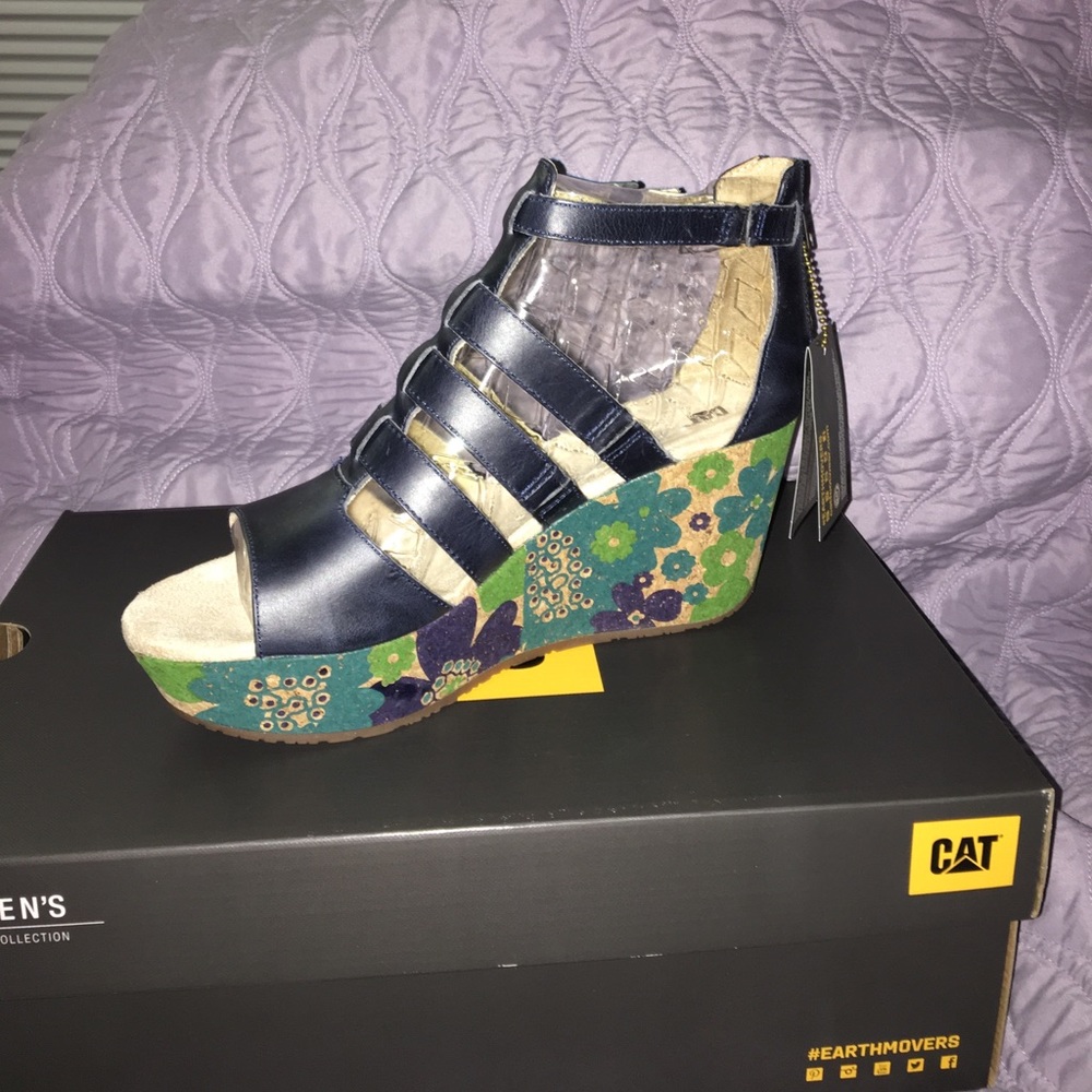 NWT women's wedge sandals