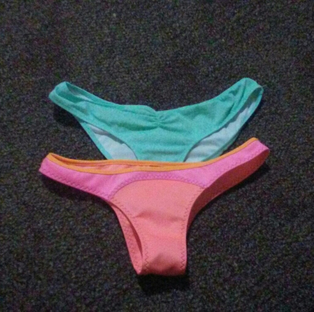Cheeky bikini bottoms