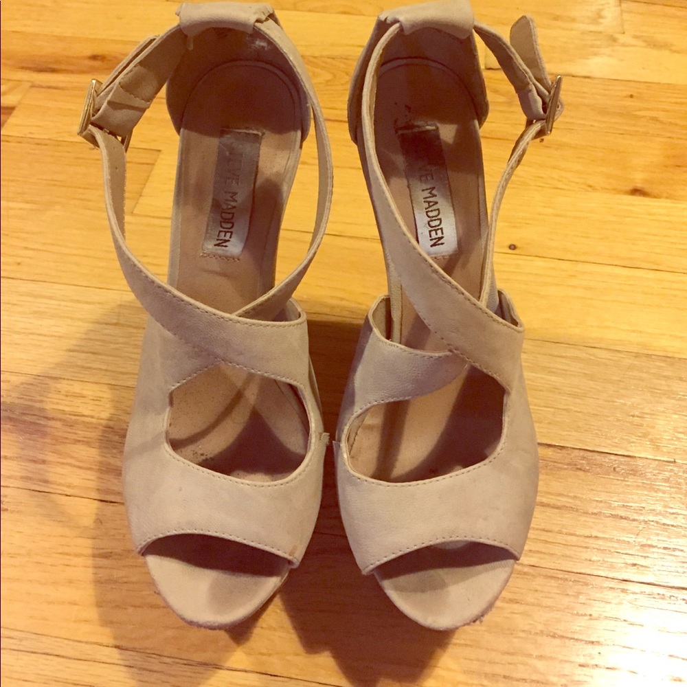 Steve Madden size 6 wedge heel.