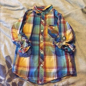 Boys button up top