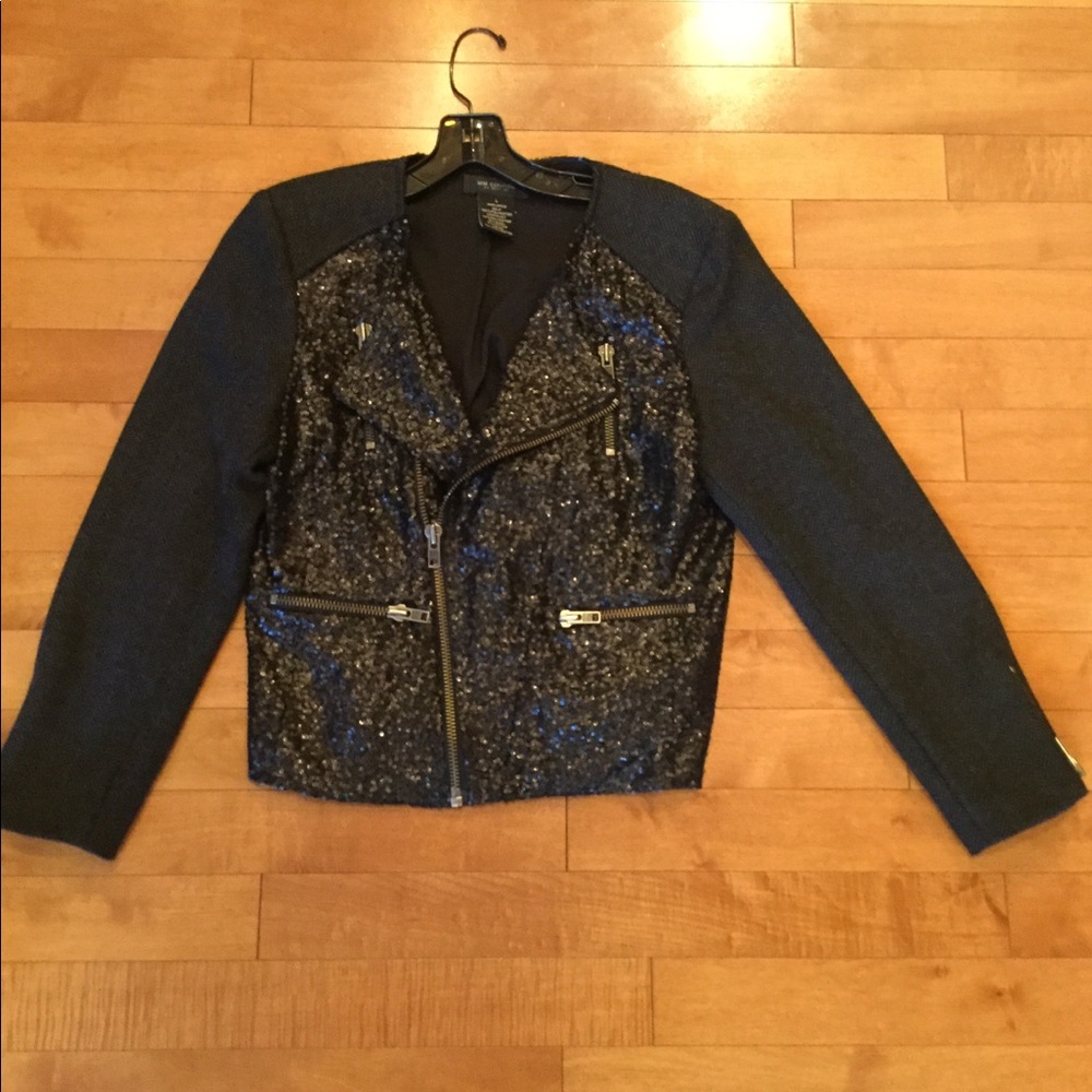 Beautiful sequined blazer with gorgeous details