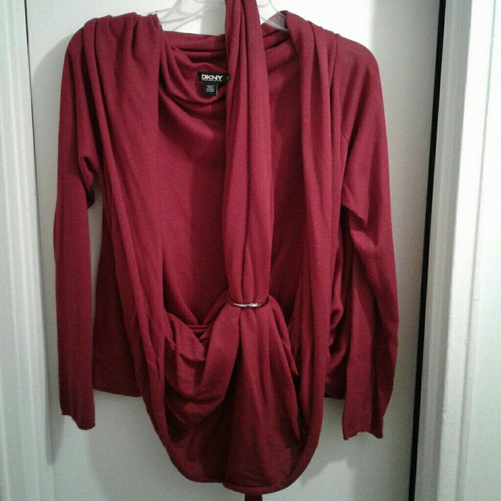 DKNY Cozy sweater w/ ring