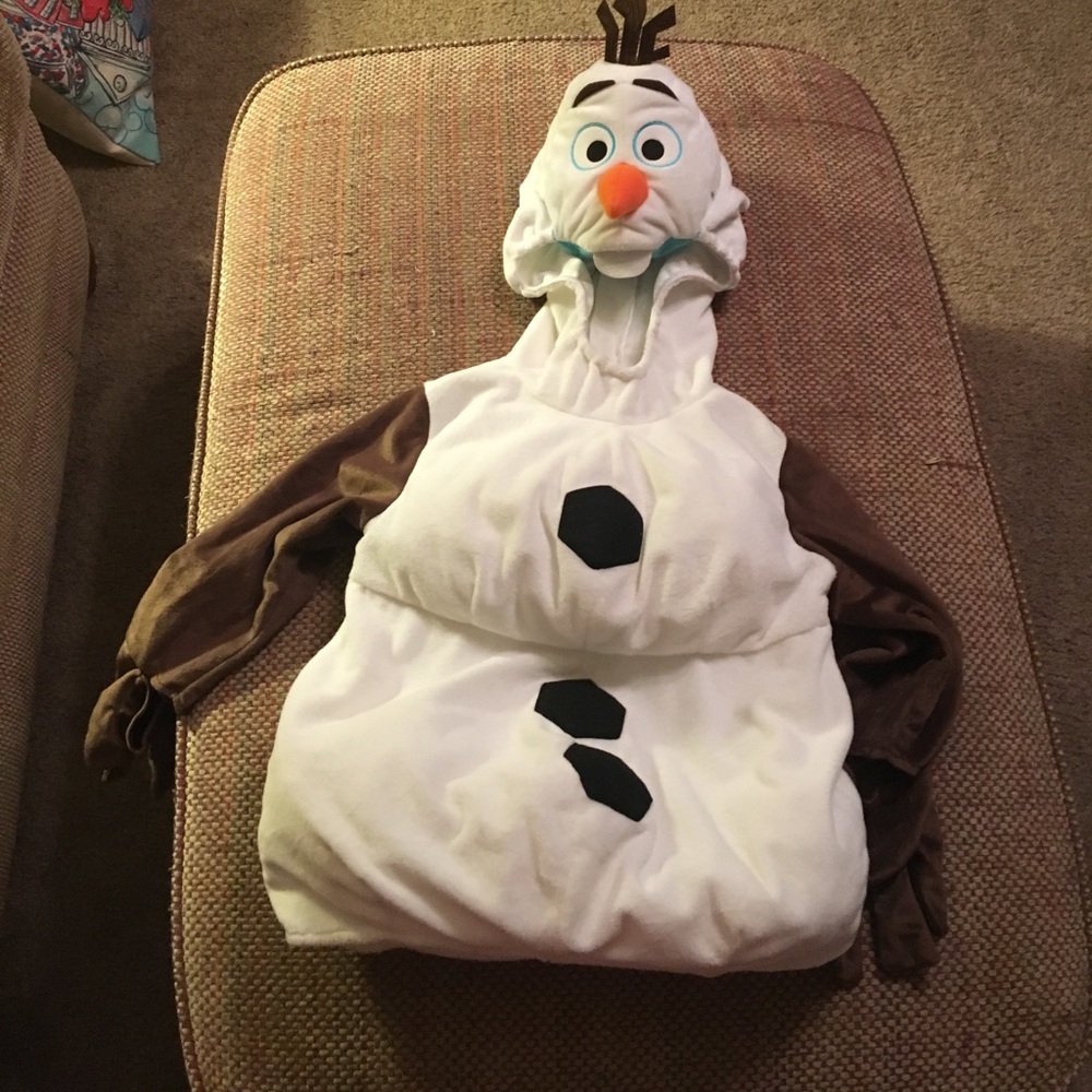 Brand new child's size 4 Disney Olaf costume
