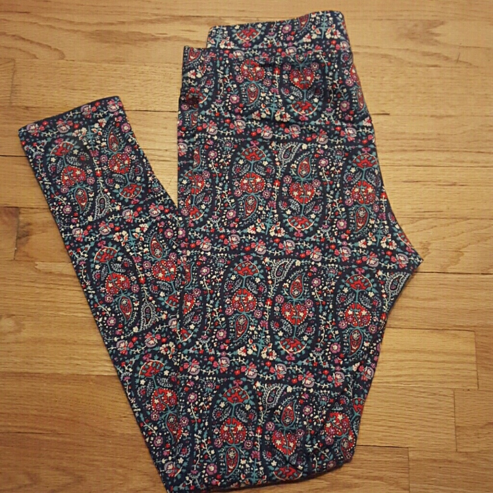 American Eagle Paisley print legging
