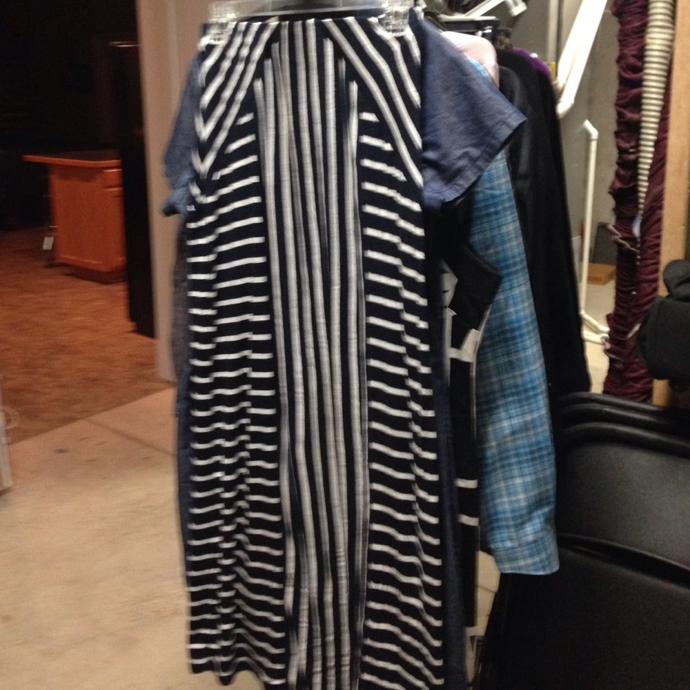 Navy striped knit maxi skirt.