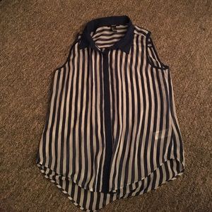 Sleeveless stripe shirt