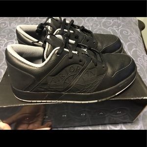 Pair of black Air Jordan vnds sz 7Y