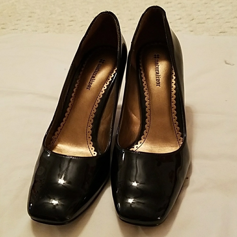 NATURALIZER BLACK PATENT