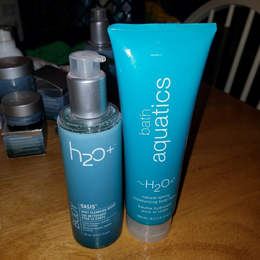 Set of 2 h20 body cleanser and moisturizing body b
