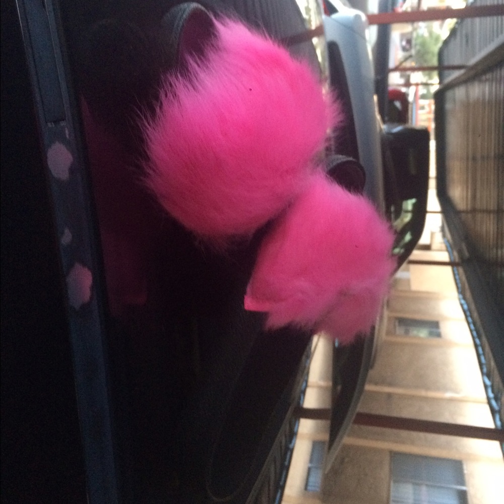 Ugg fluffy sandals